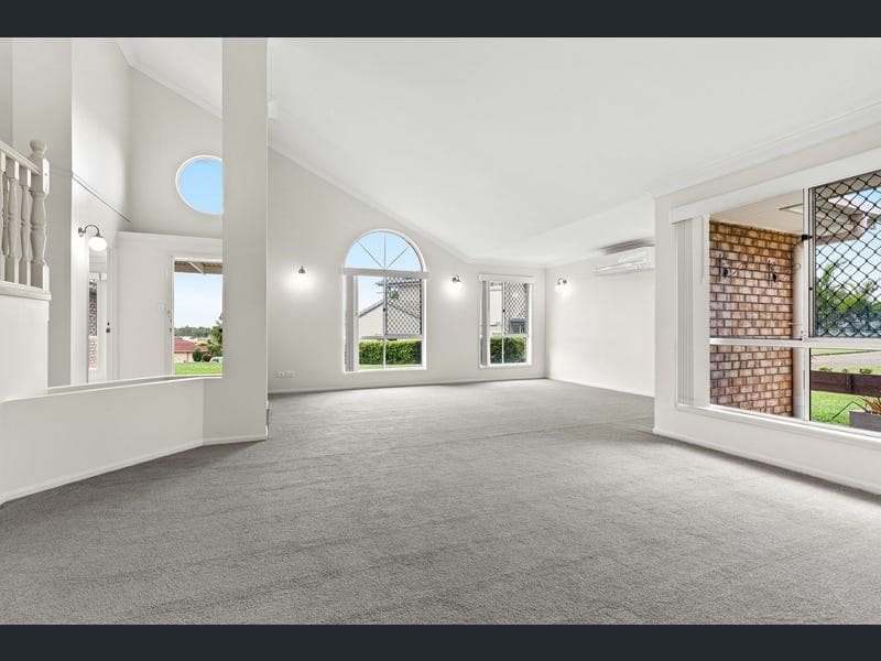 8 Paca Court, Wynnum West — photo 1 of 5