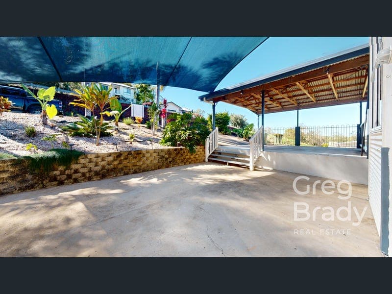 33 Jackson Street, Sarina — photo 1 of 5
