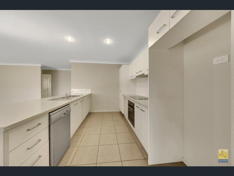 10 Fleet Street, Calliope — photo 1 of 5