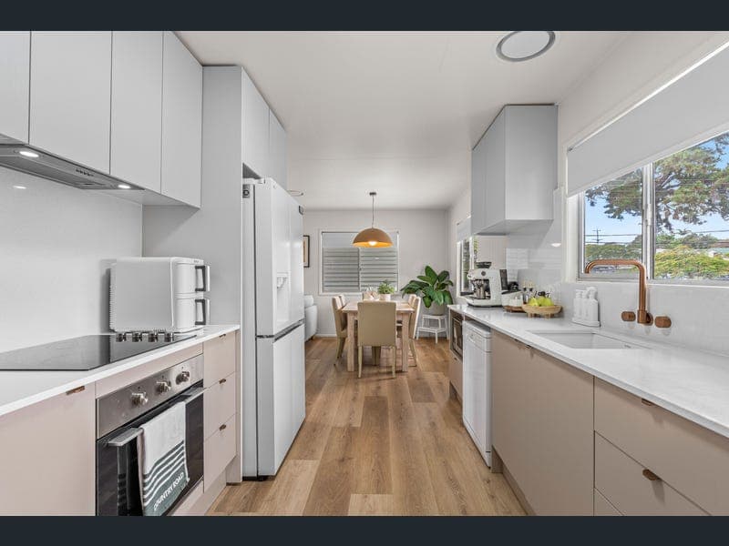 29 Tingalpa Street, Wynnum West — photo 1 of 4