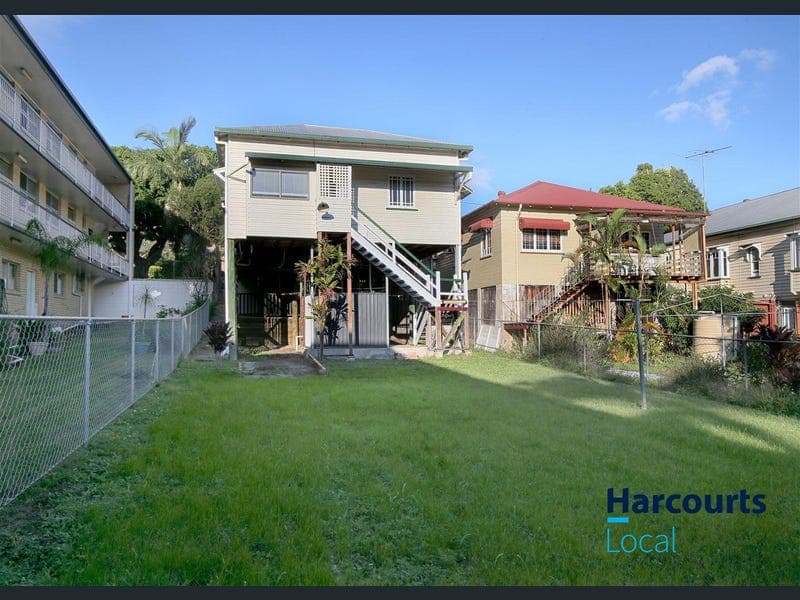 572 Sandgate Road, Clayfield — photo 1 of 5