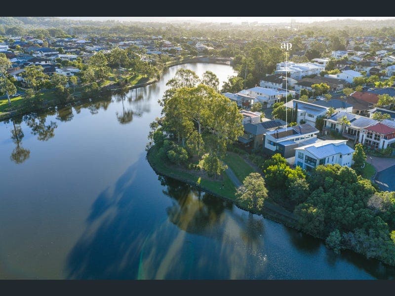 4 Cape Martin Lane, Varsity Lakes — photo 1 of 5