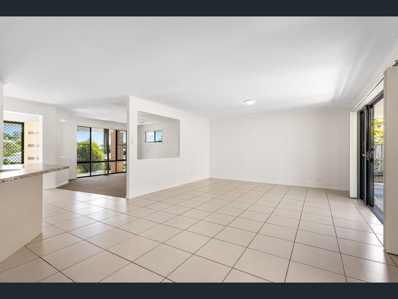 13 Moreton Court, Southside — photo 1 of 5