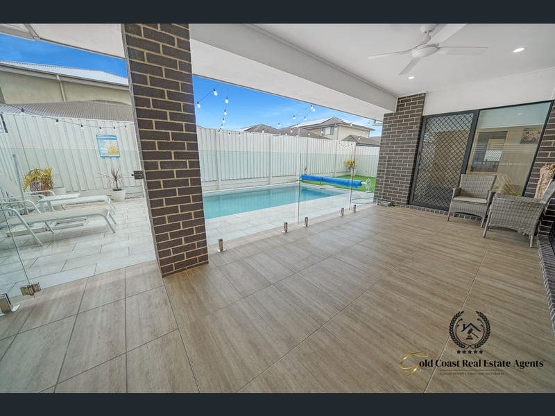 31 Belconnen Drive, Pimpama — photo 1 of 5