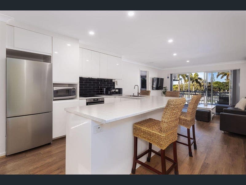 60/150 Marine Parade, Southport — photo 1 of 5