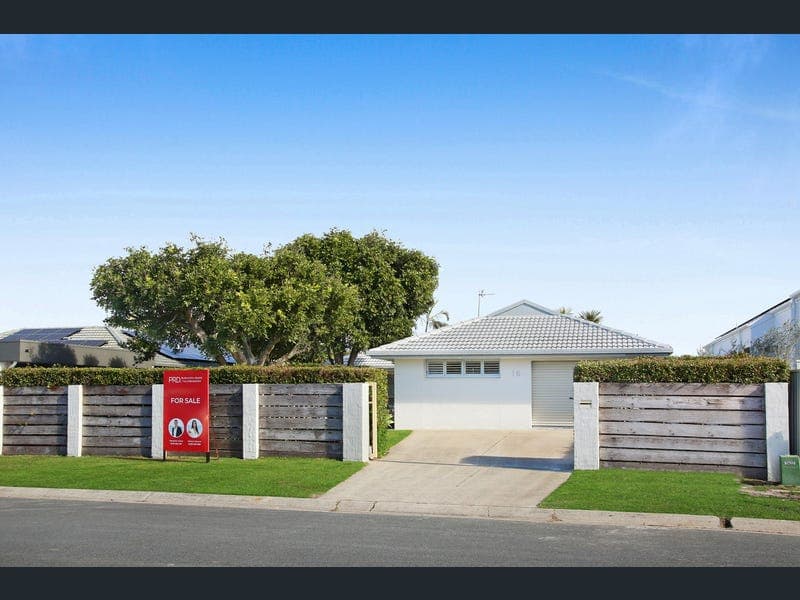 16 Manakin Avenue, Burleigh Waters — photo 1 of 5