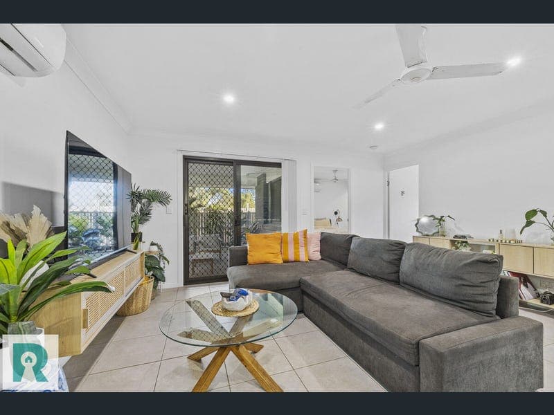 78 Varsity Crescent, Norman Gardens — photo 1 of 5