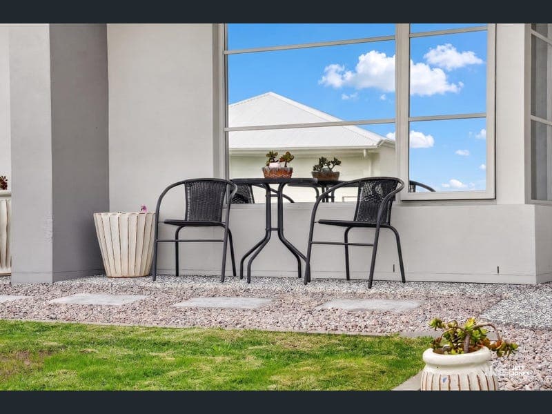 85 Ashwood Circuit, Chambers Flat — photo 1 of 5