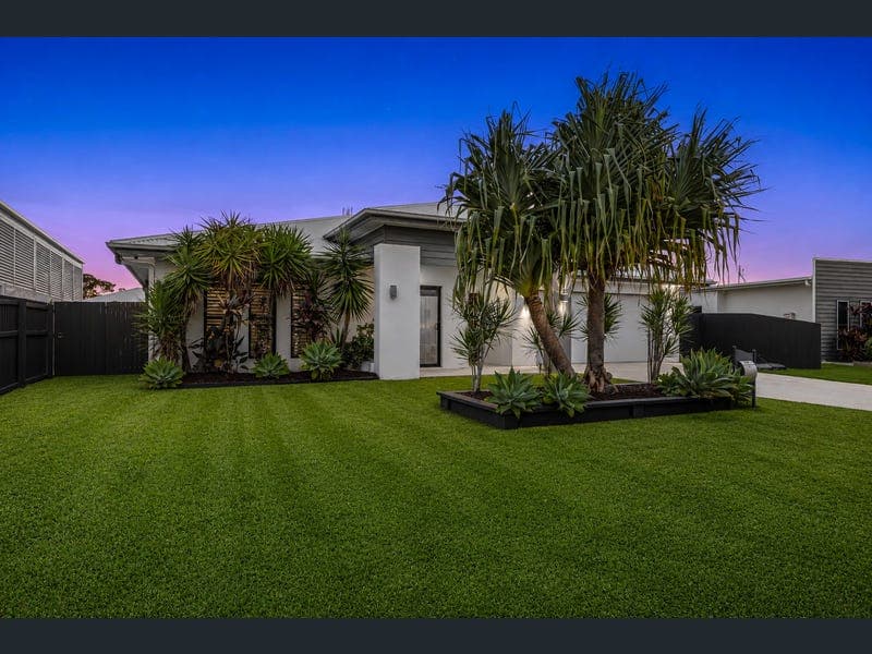 5 Waderbird Crescent, Pelican Waters — photo 1 of 5