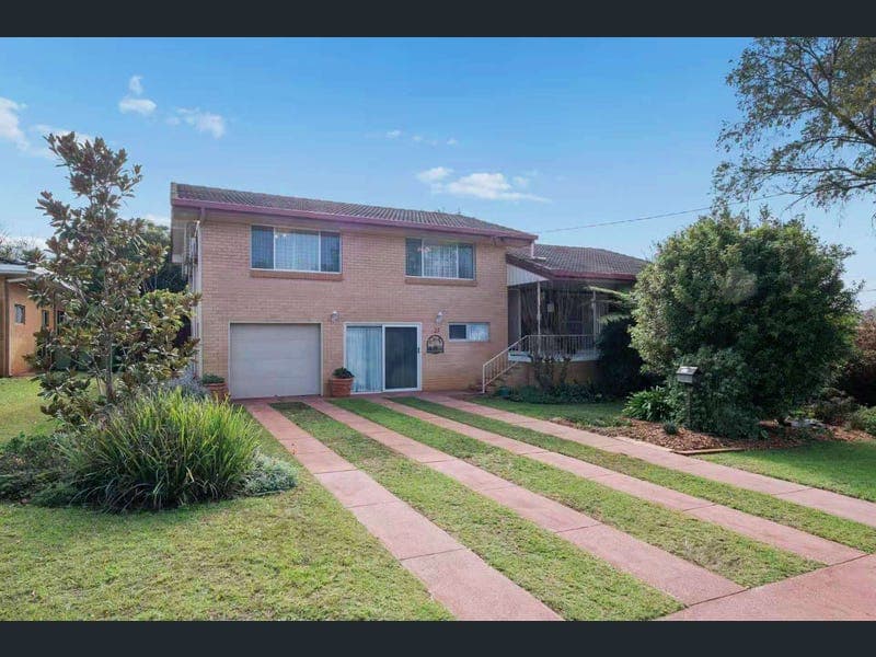 27 Sardon Street, Centenary Heights — photo 1 of 5