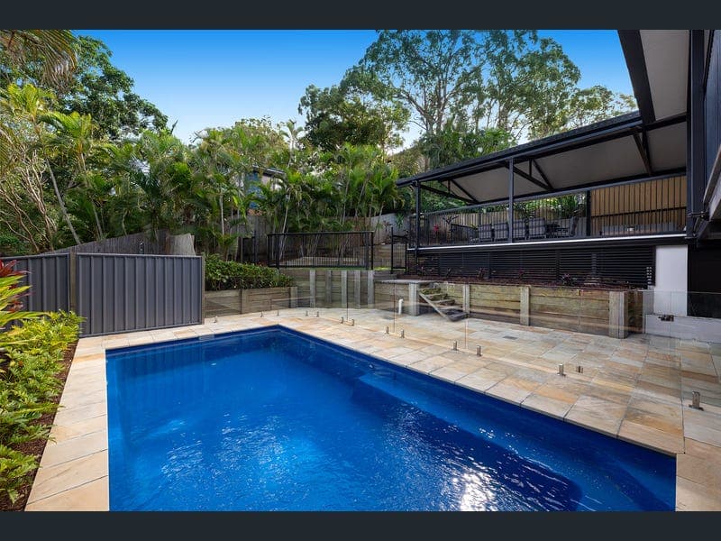 1 Warenda Street, Carina Heights — photo 1 of 5