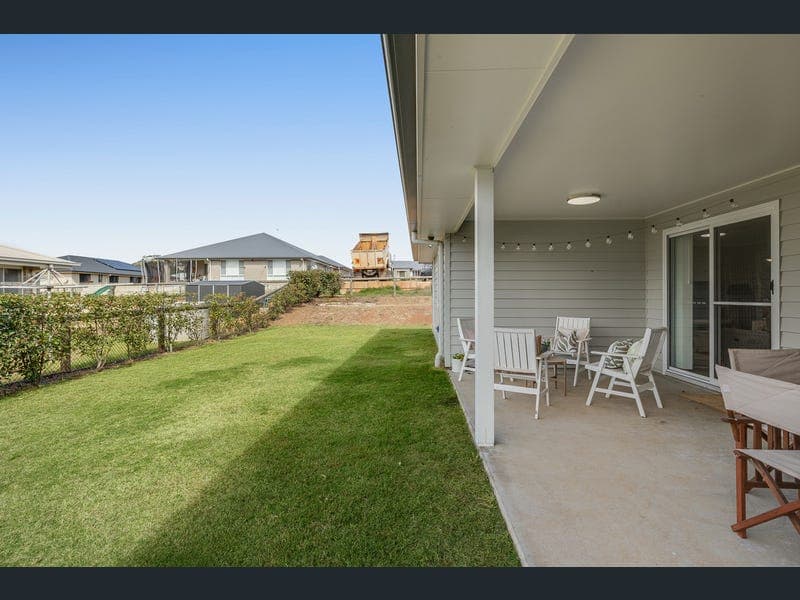 25 Lapwing Crescent, Meringandan West — photo 1 of 5