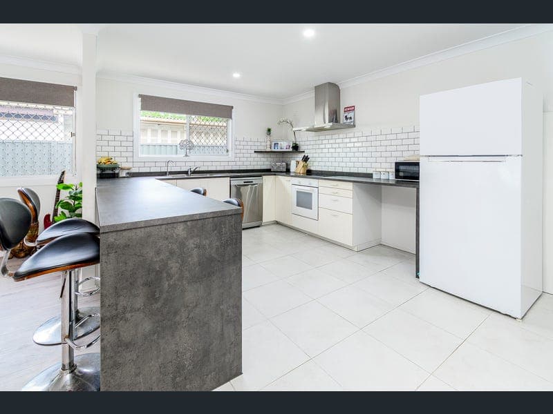 17 Alpinia Avenue, Banksia Beach — photo 1 of 5