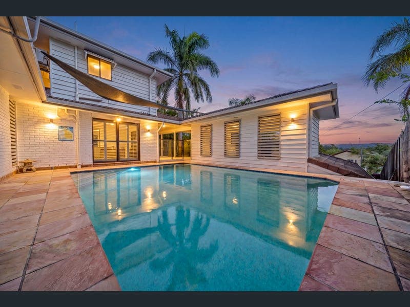 15 Tibor Court, Ashmore — photo 1 of 5