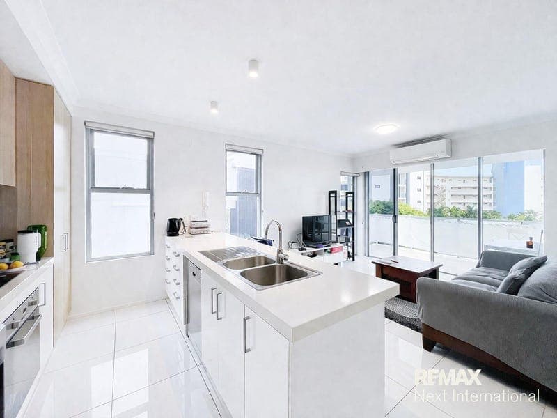305/8 Norman Street, Southport — photo 1 of 5