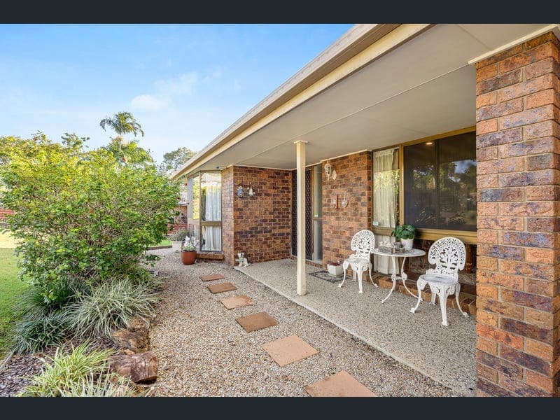 44 Avondale Road, Sinnamon Park — photo 1 of 5