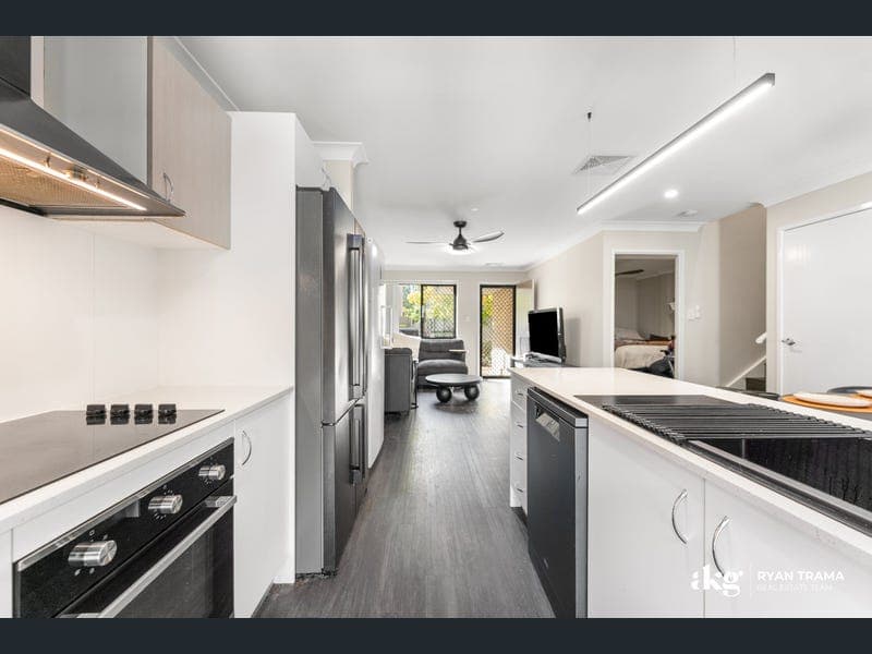 15/8-12 Wattlebrush Court, Park Ridge — photo 1 of 5