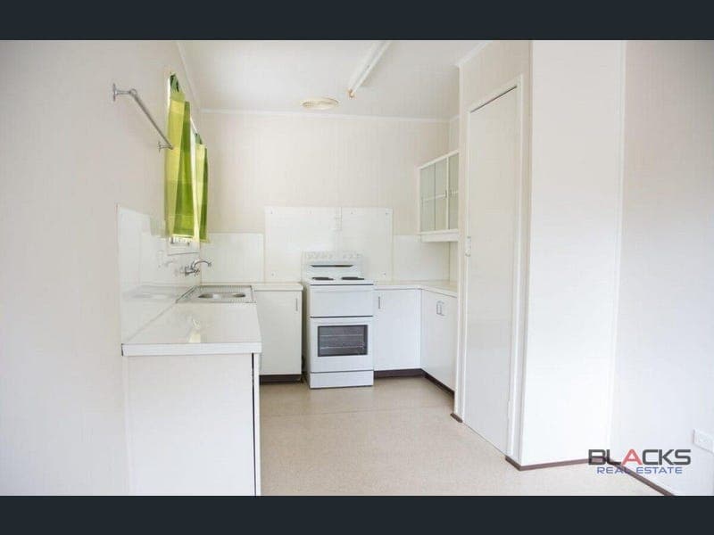 34 Beresford Crescent, Dysart — photo 1 of 5