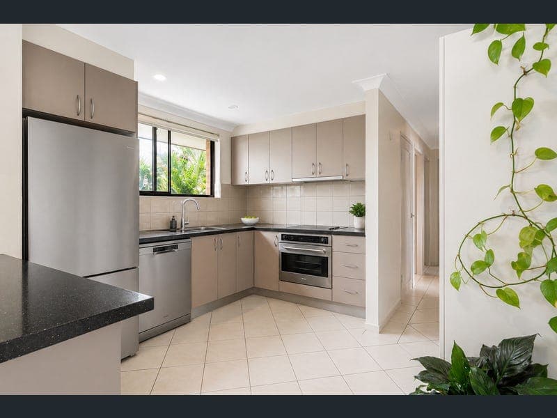 5/4 Milton Avenue, Paradise Point — photo 1 of 5