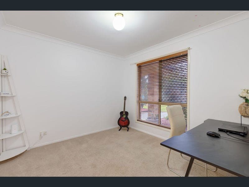 19 Bellfield Crescent, Parkinson — photo 1 of 5