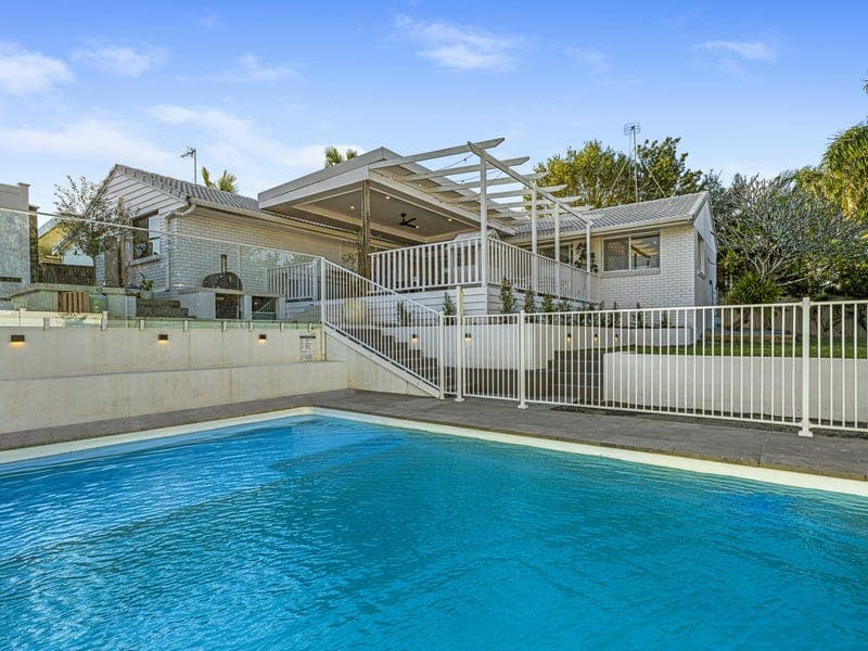 7 Maralinga Drive, Ashmore — photo 1 of 5
