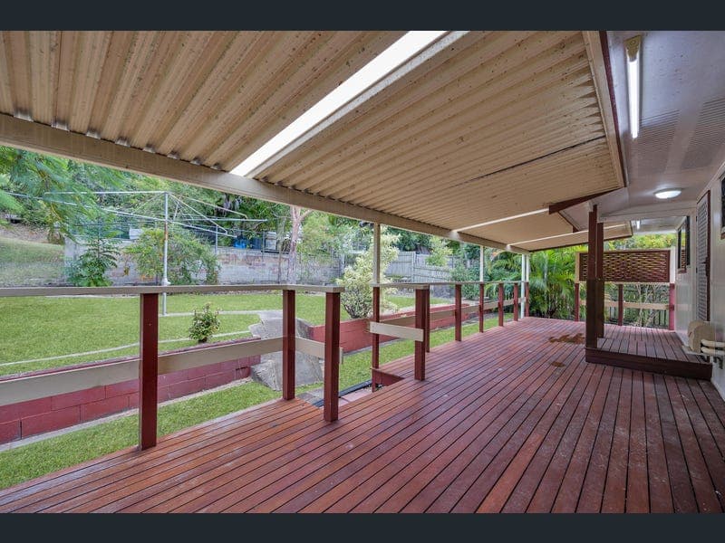 11 Drummer Street, Toolooa — photo 1 of 5
