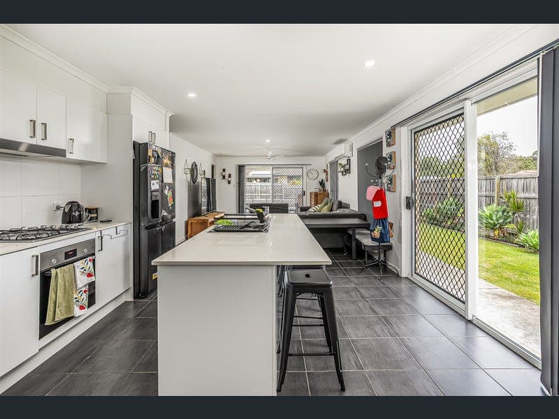 5 De Graaf Street, Bellbird Park — photo 1 of 5
