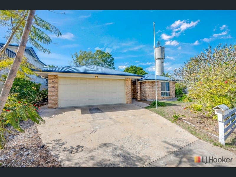 28 Acacia Street, Moore Park Beach — photo 1 of 5