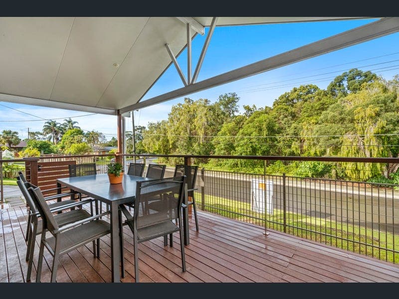 4 Sunnybay Drive, Birkdale — photo 1 of 5