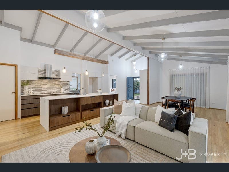 5 circle Court, Rochedale South — photo 1 of 5