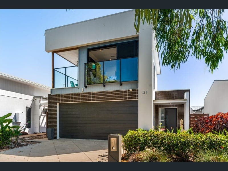 21 Havenside Drive, Garbutt — photo 1 of 5