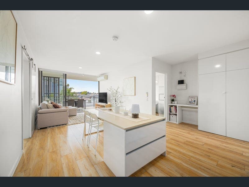 403/21 Nile Street, Woolloongabba — photo 1 of 5