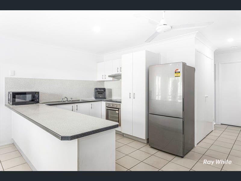 2/24 Price Avenue, Kawana — photo 1 of 5
