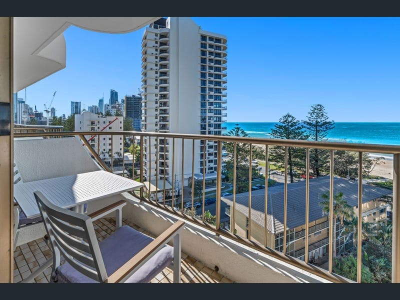 32/4 Britannia Avenue, Broadbeach — photo 1 of 5