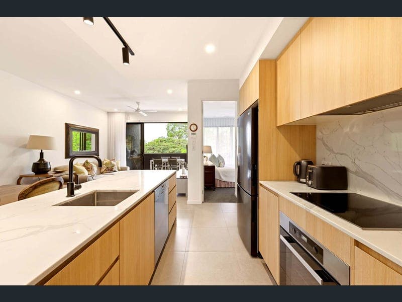 4/4 Shirley Street, Indooroopilly — photo 1 of 5