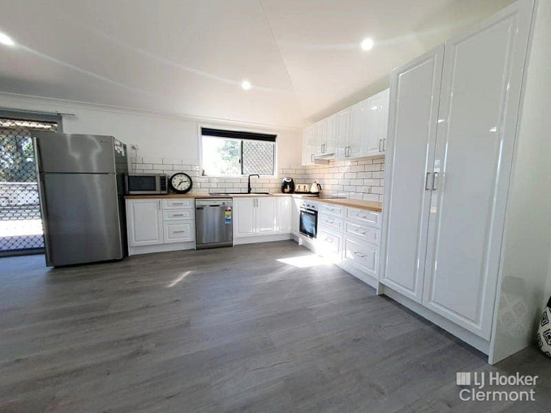 14 Kitchener Street, Clermont — photo 1 of 5