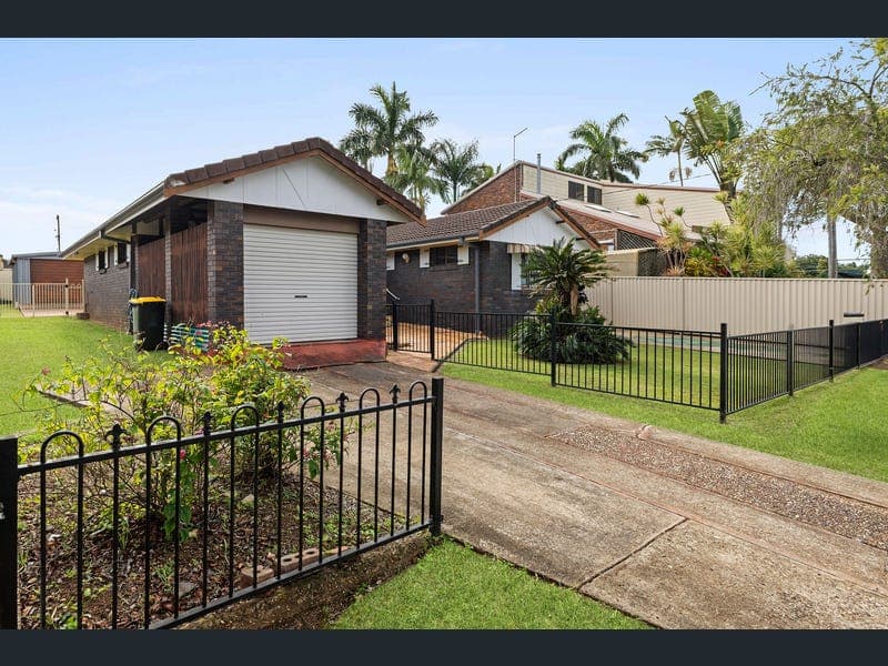 17 Dale Street, Clontarf — photo 1 of 5
