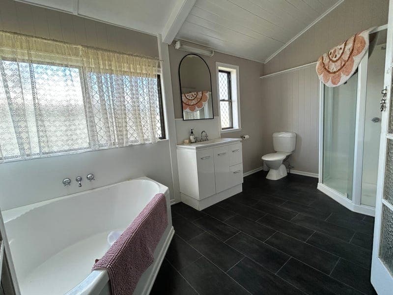 12 Twine St, Roma — photo 1 of 5