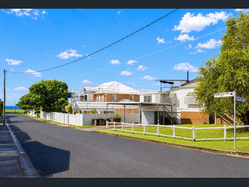 4 Grattan Terrace, Wynnum — photo 1 of 5