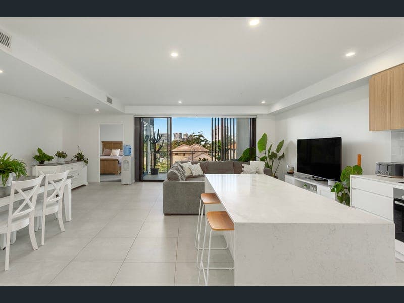 23/15 Dutton Street, Coolangatta — photo 1 of 5