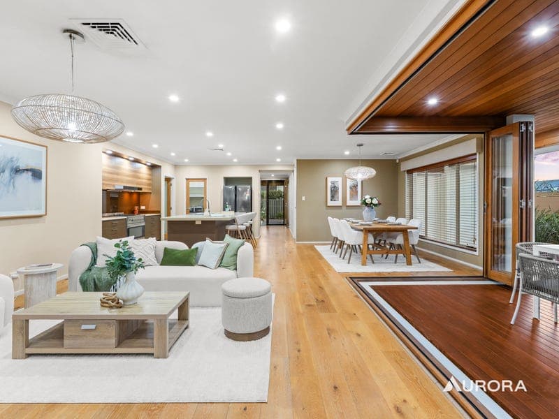 9 Francis Avenue, Rochedale — photo 1 of 5