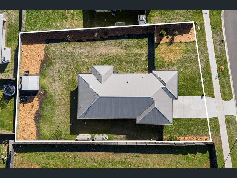 8 Bradley Street, Meringandan West — photo 1 of 5