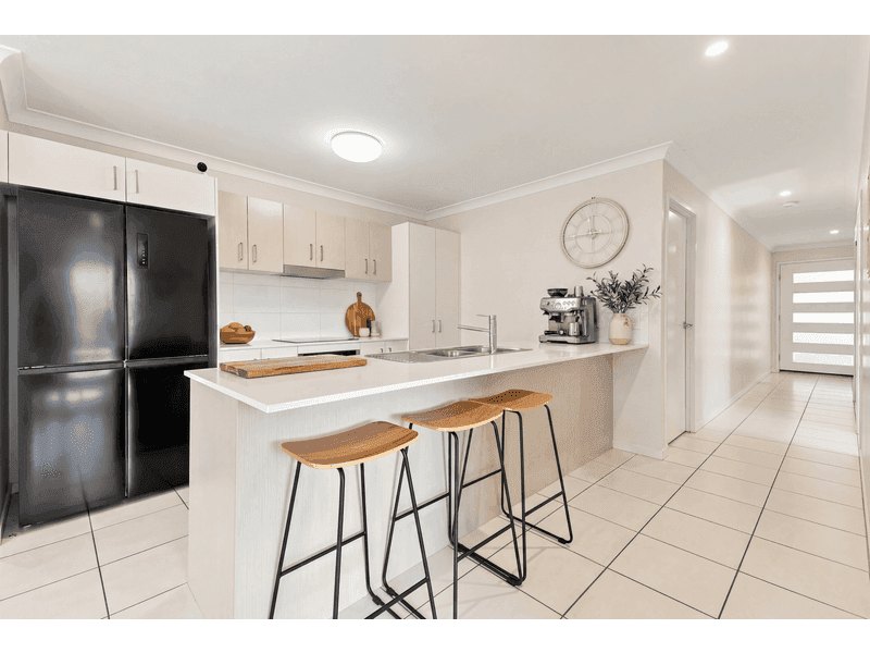 93 Ravensbourne Crescent, North Lakes — photo 1 of 5