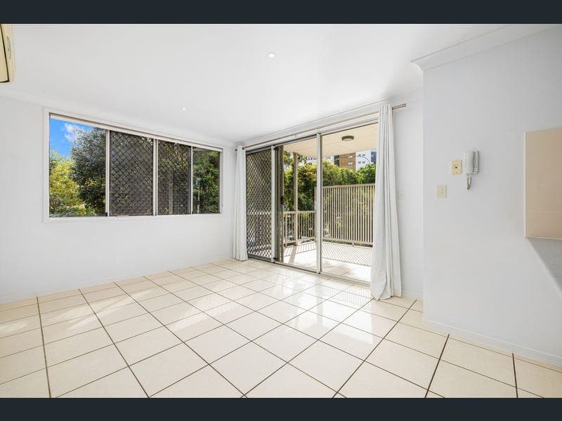 4/15 Adsett Street, Taringa — photo 1 of 5