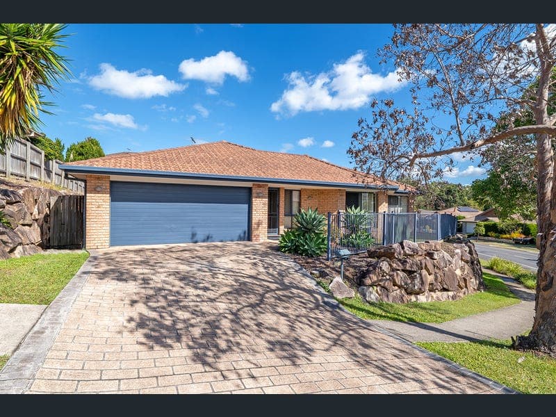 151 Saturn Crescent, Bridgeman Downs — photo 1 of 5