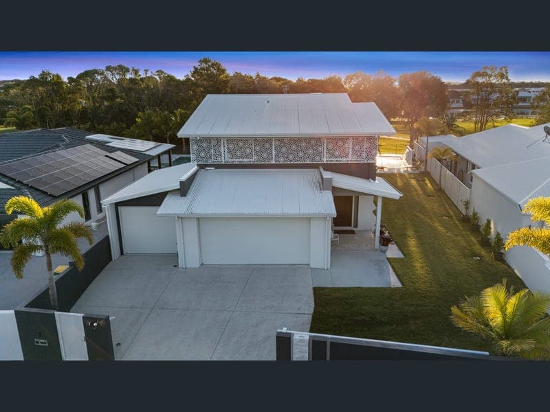 7 Webb Ellis Court, Pelican Waters — photo 1 of 5