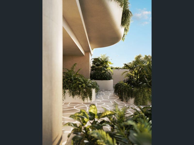 23/152 Surf Parade, Broadbeach — photo 1 of 5