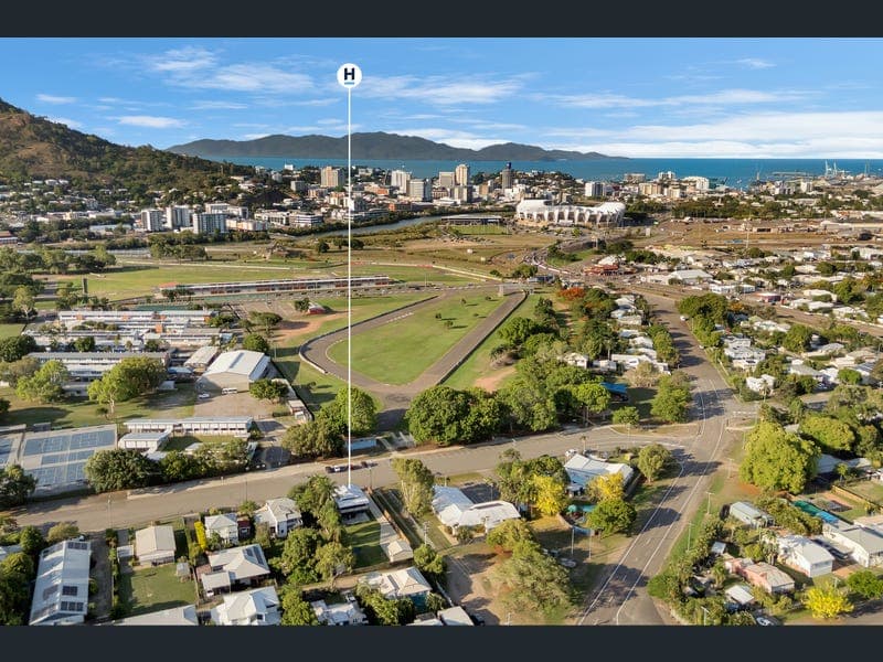 27 First Street, Railway Estate — photo 1 of 5