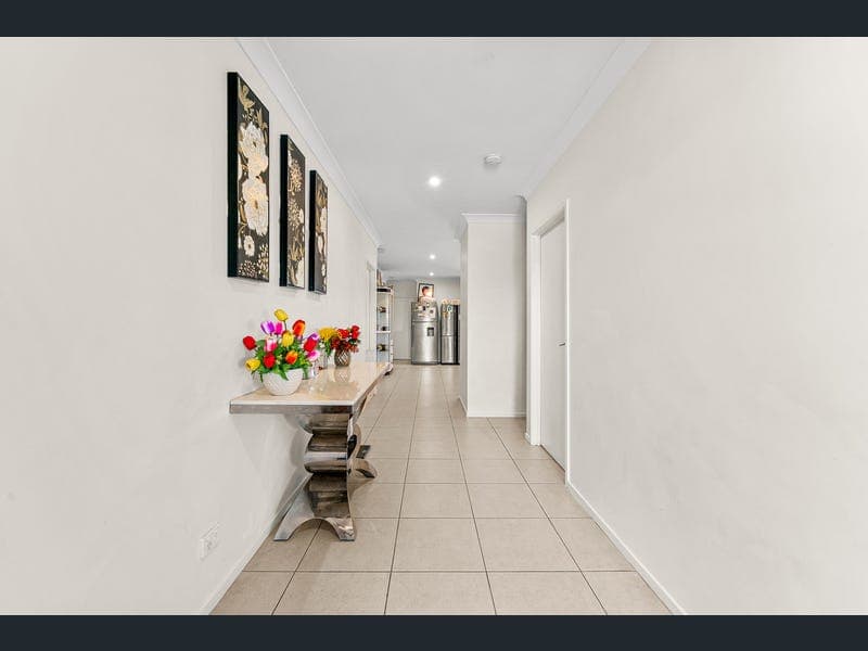 21 Splendid Close, Pallara — photo 1 of 5