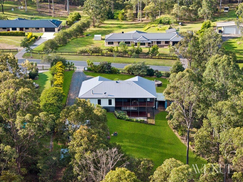 148-152 Spinebill Drive, Greenbank — photo 1 of 5
